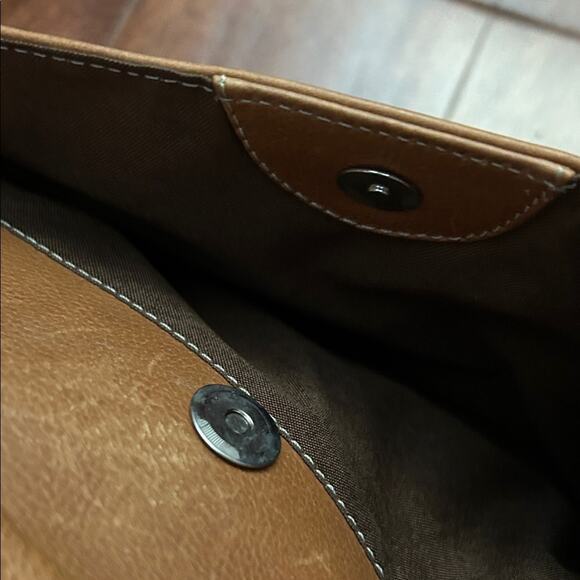 Artisan Mola and Leather Crossbody Bag with Multicolor Pattern - Picture 10 of 12